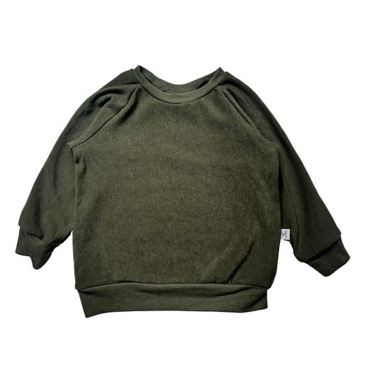 Flat lay of the raglan pullover in forest